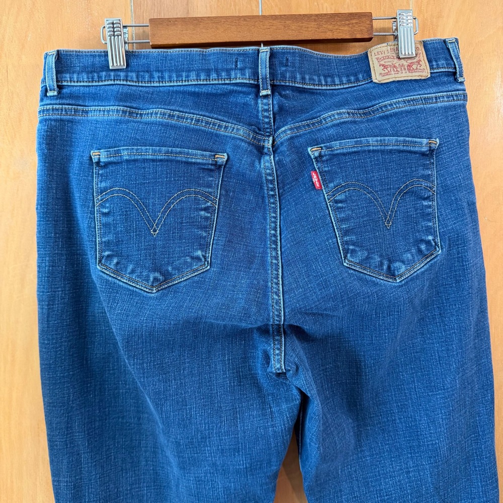 Levis Classic Bootcut Jeans Womens 16 Medium Wash Blue Denim Mid Rise Pants - Picture 4 of 7